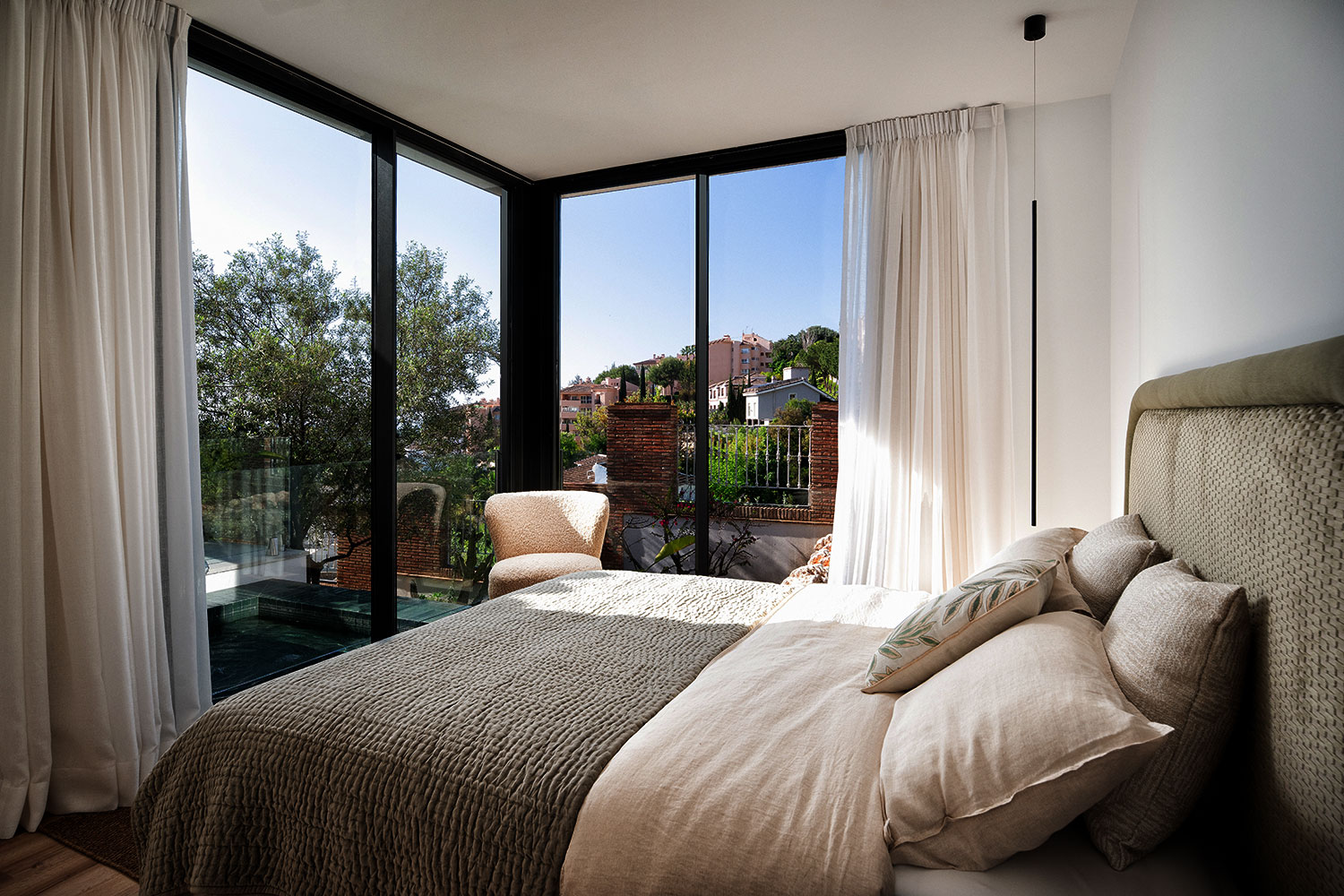 Bed headboard